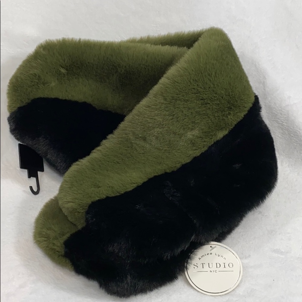 Aimee Lynn studio faux fur scarf